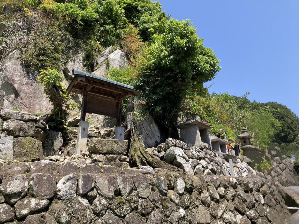 岩屋の磨崖仏の写真